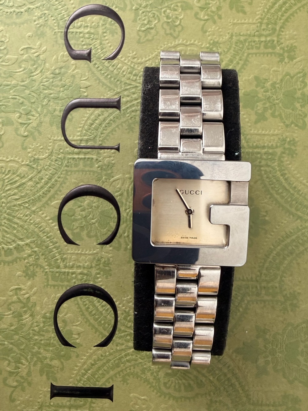 Auth Gucci Silver Bracelet Watch with Champagne Dial
